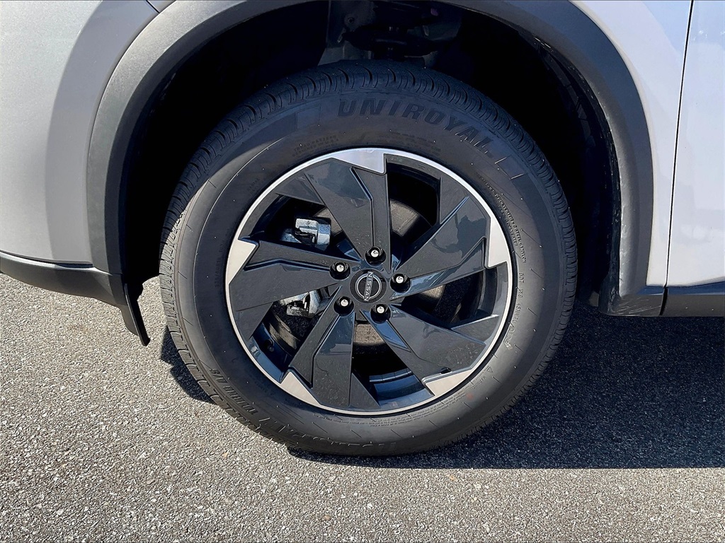 2024 Nissan Rogue SV - Photo 7