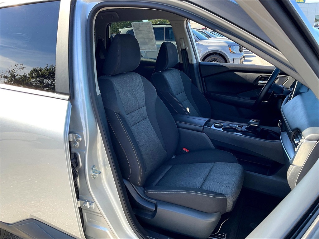 2024 Nissan Rogue SV - Photo 10