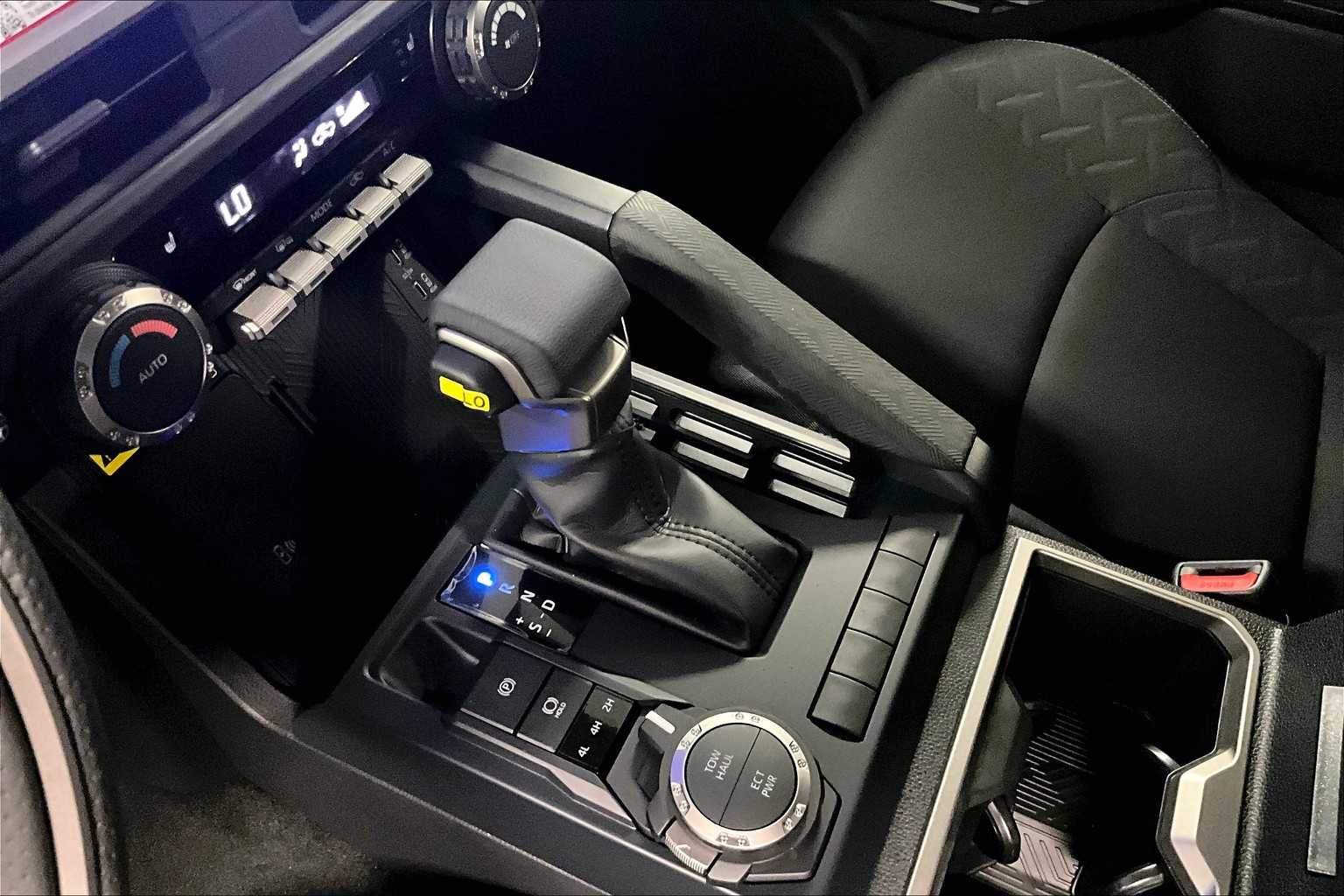 2025 Toyota Tacoma SR5 - Photo 14