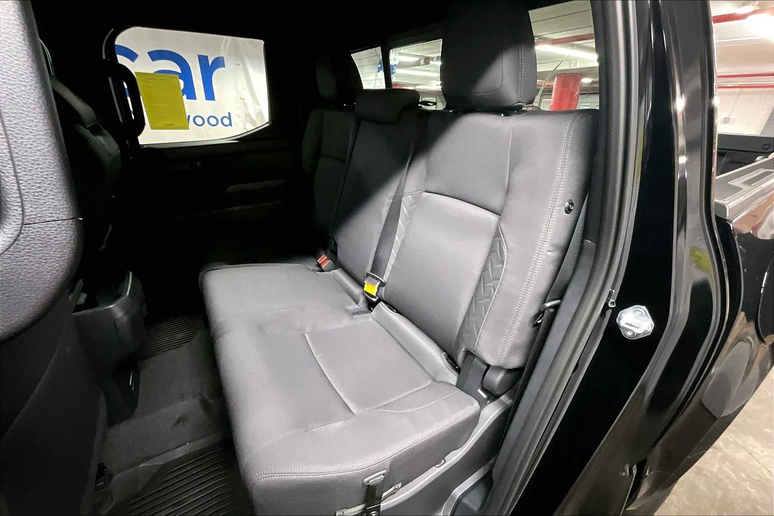 2025 Toyota Tacoma SR5 - Photo 15