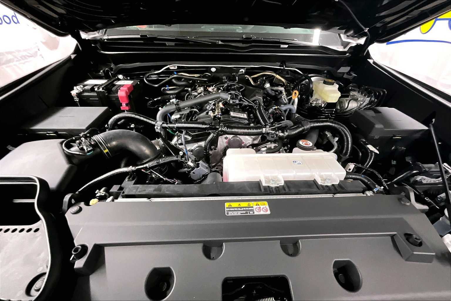 2025 Toyota Tacoma SR5 - Photo 16