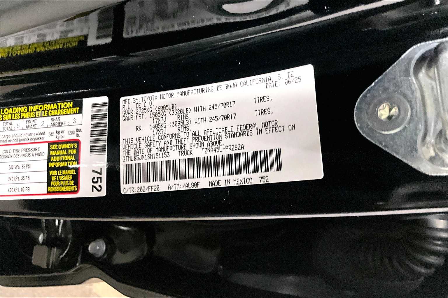2025 Toyota Tacoma SR5 - Photo 17