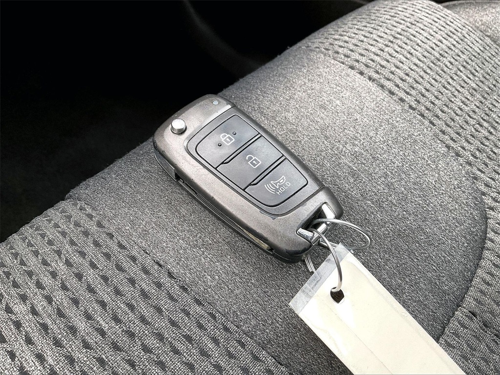 2020 Hyundai Santa Fe SE - Photo 27