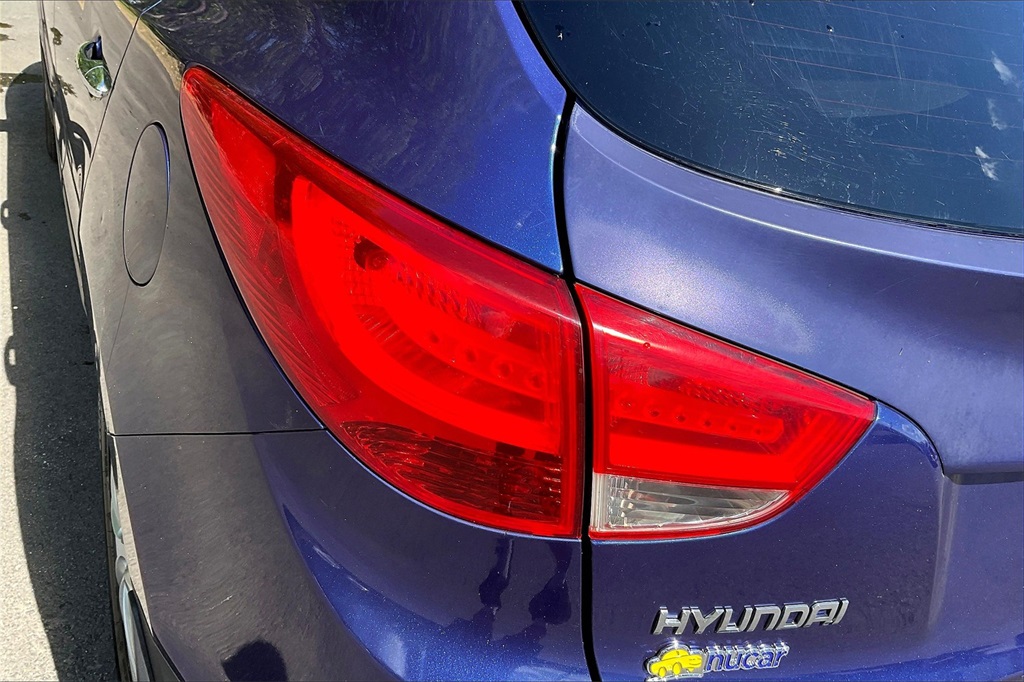 2011 Hyundai Tucson Limited - Photo 29