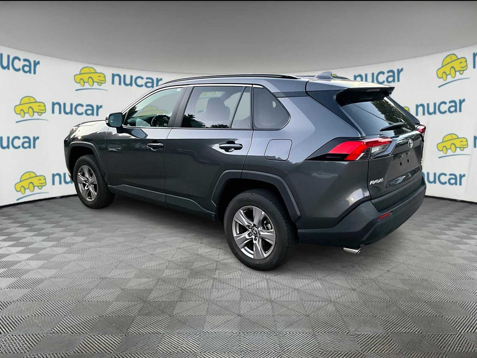 2025 Toyota RAV4 XLE - Photo 3