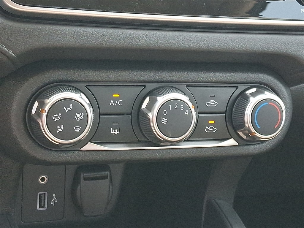 2025 Nissan Versa 1.6 S - Photo 11