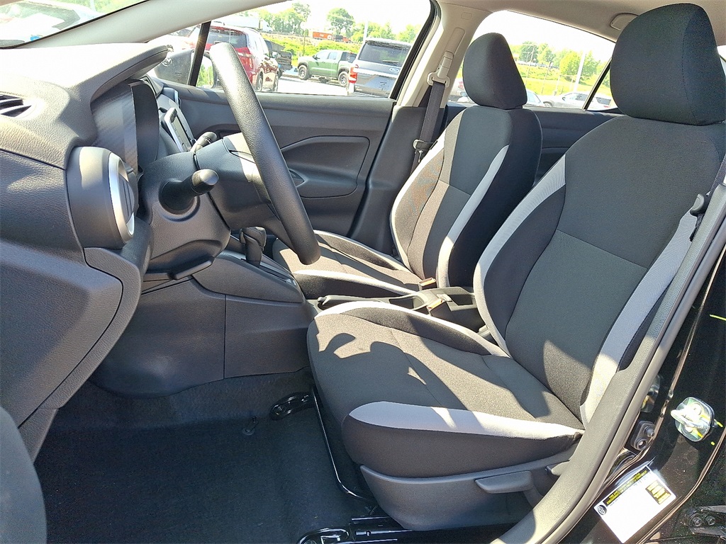 2025 Nissan Versa 1.6 S - Photo 9