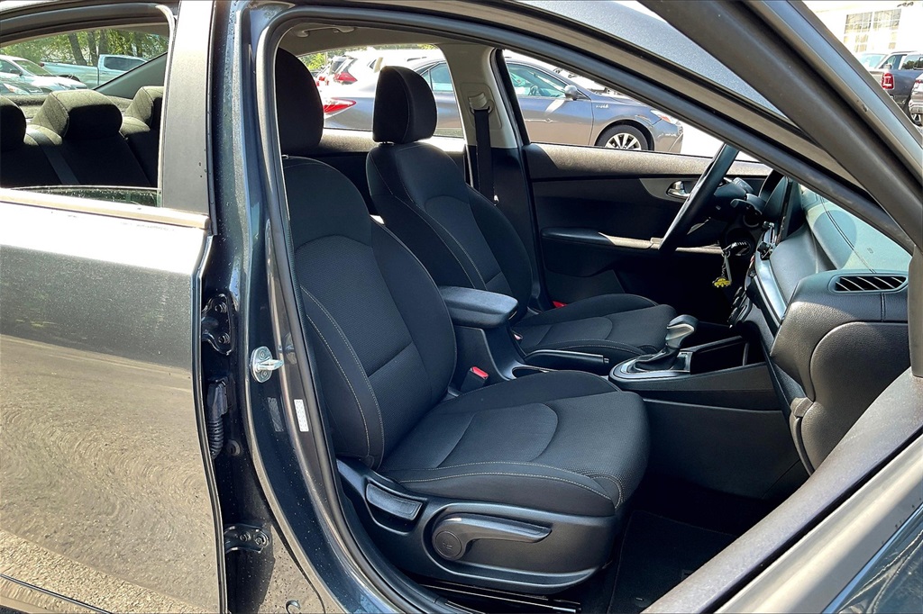 2021 Kia Forte LXS - Photo 11