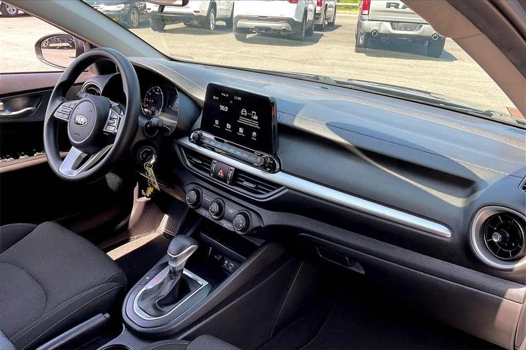 2021 Kia Forte LXS - Photo 14
