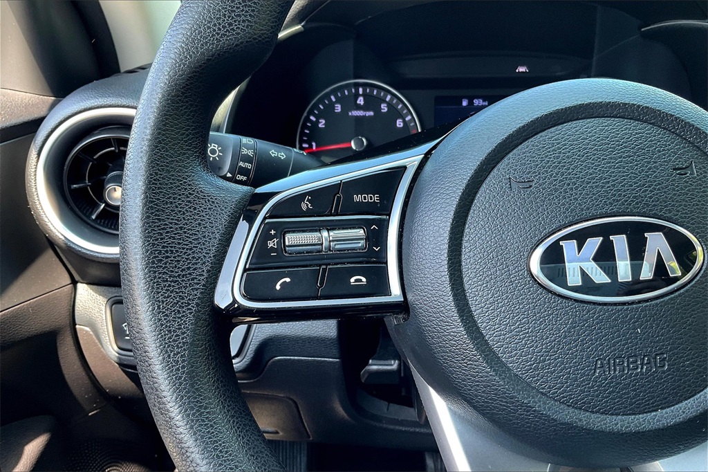 2021 Kia Forte LXS - Photo 23