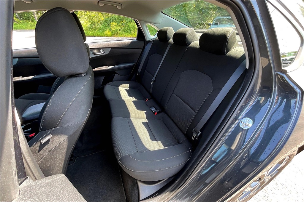 2021 Kia Forte LXS - Photo 25
