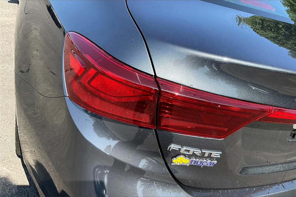 2021 Kia Forte LXS - Photo 29