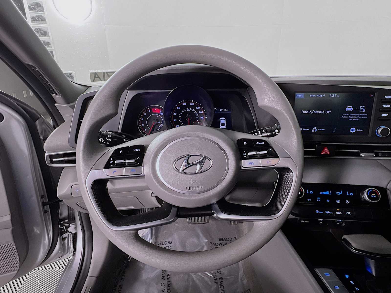 2021 Hyundai Elantra SEL - Photo 5