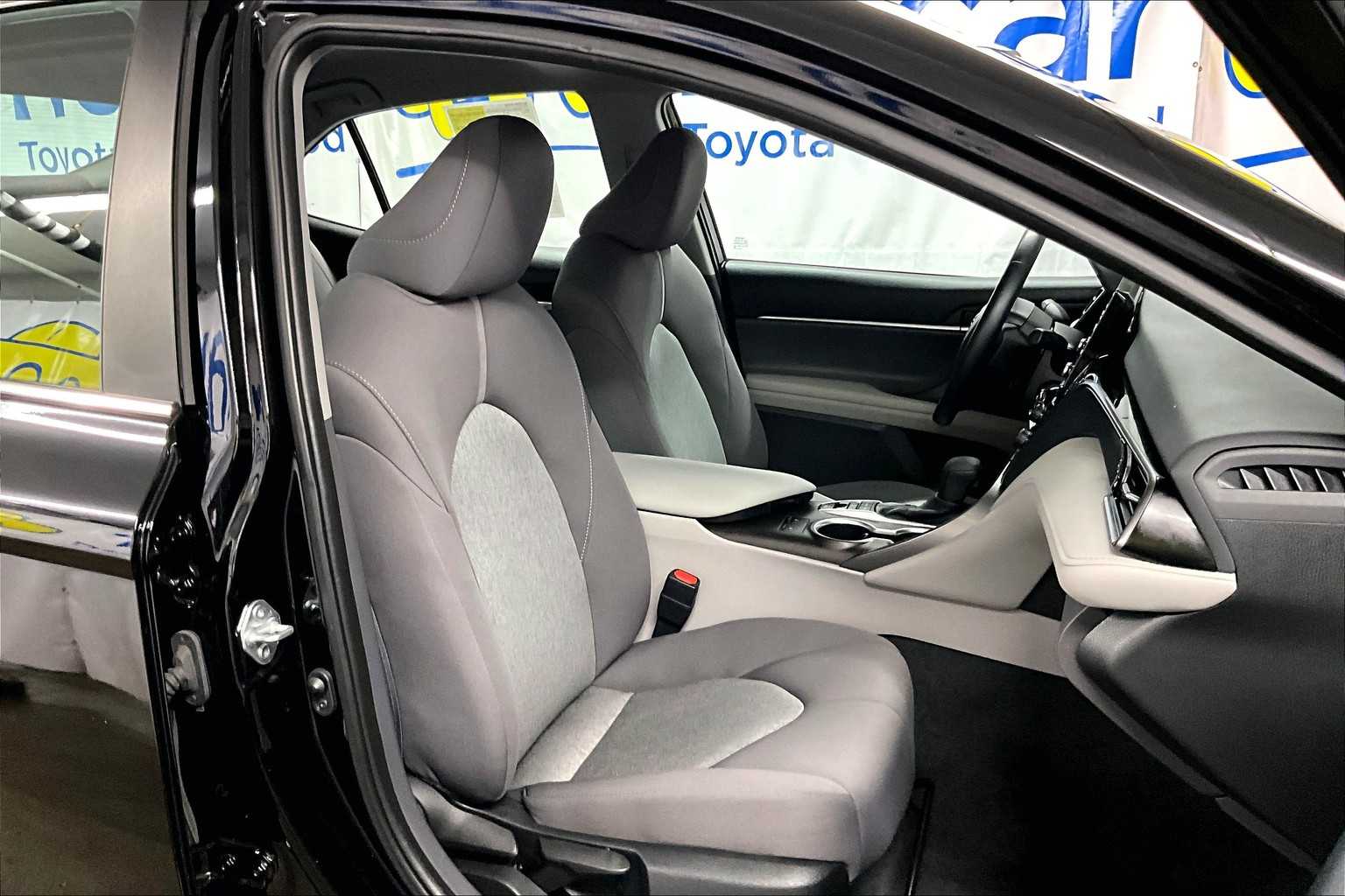 2022 Toyota Camry LE - Photo 11
