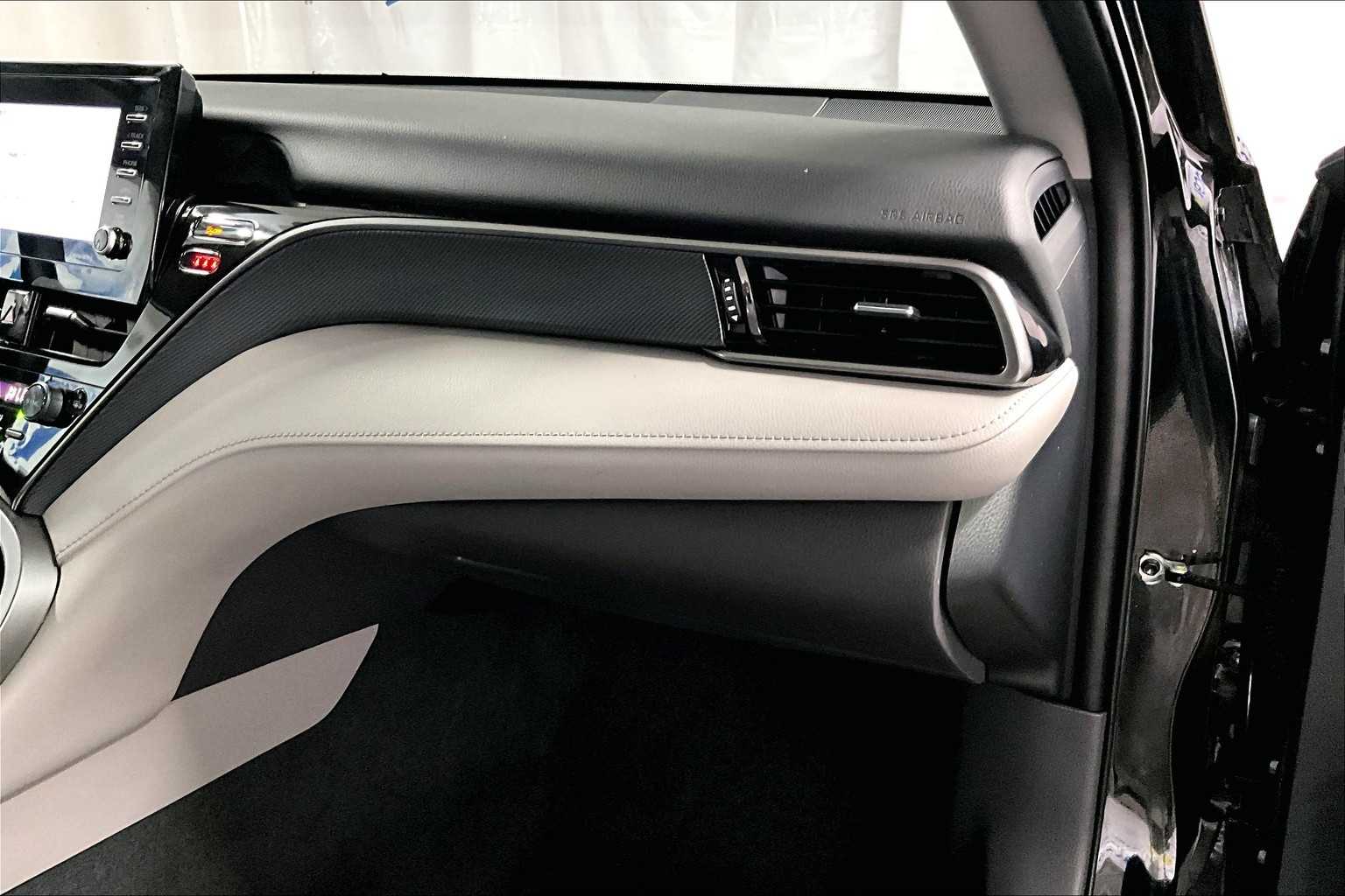 2022 Toyota Camry LE - Photo 13