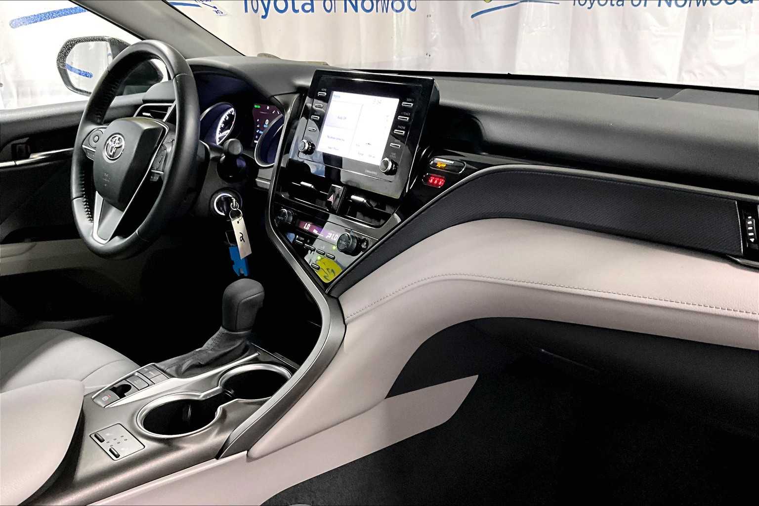 2022 Toyota Camry LE - Photo 14