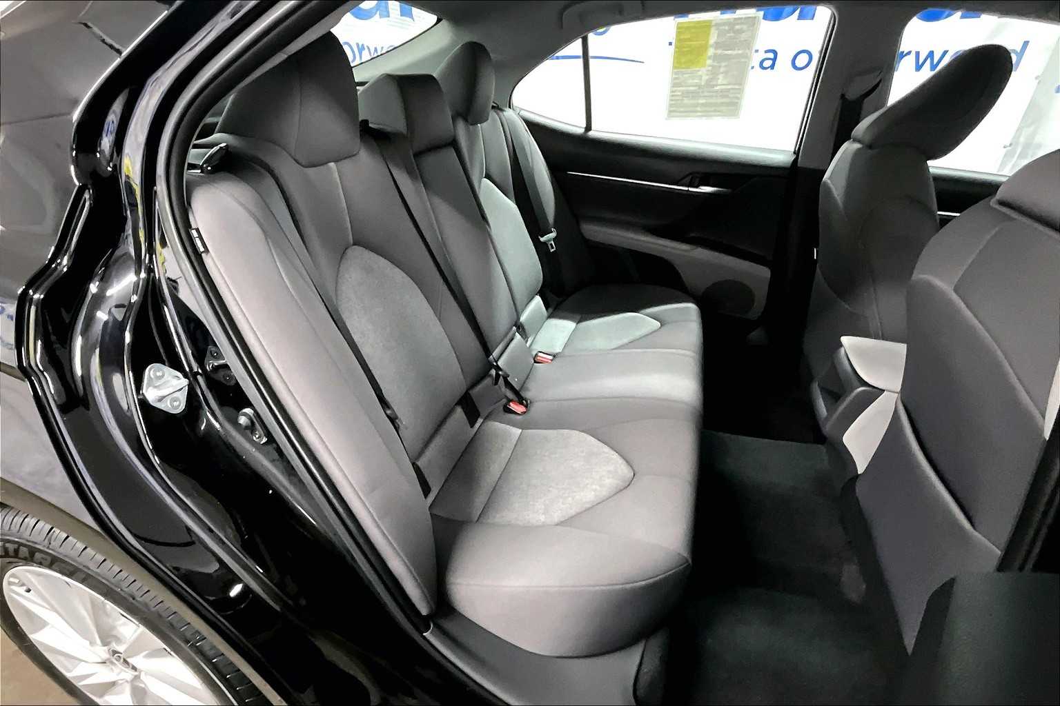 2022 Toyota Camry LE - Photo 16