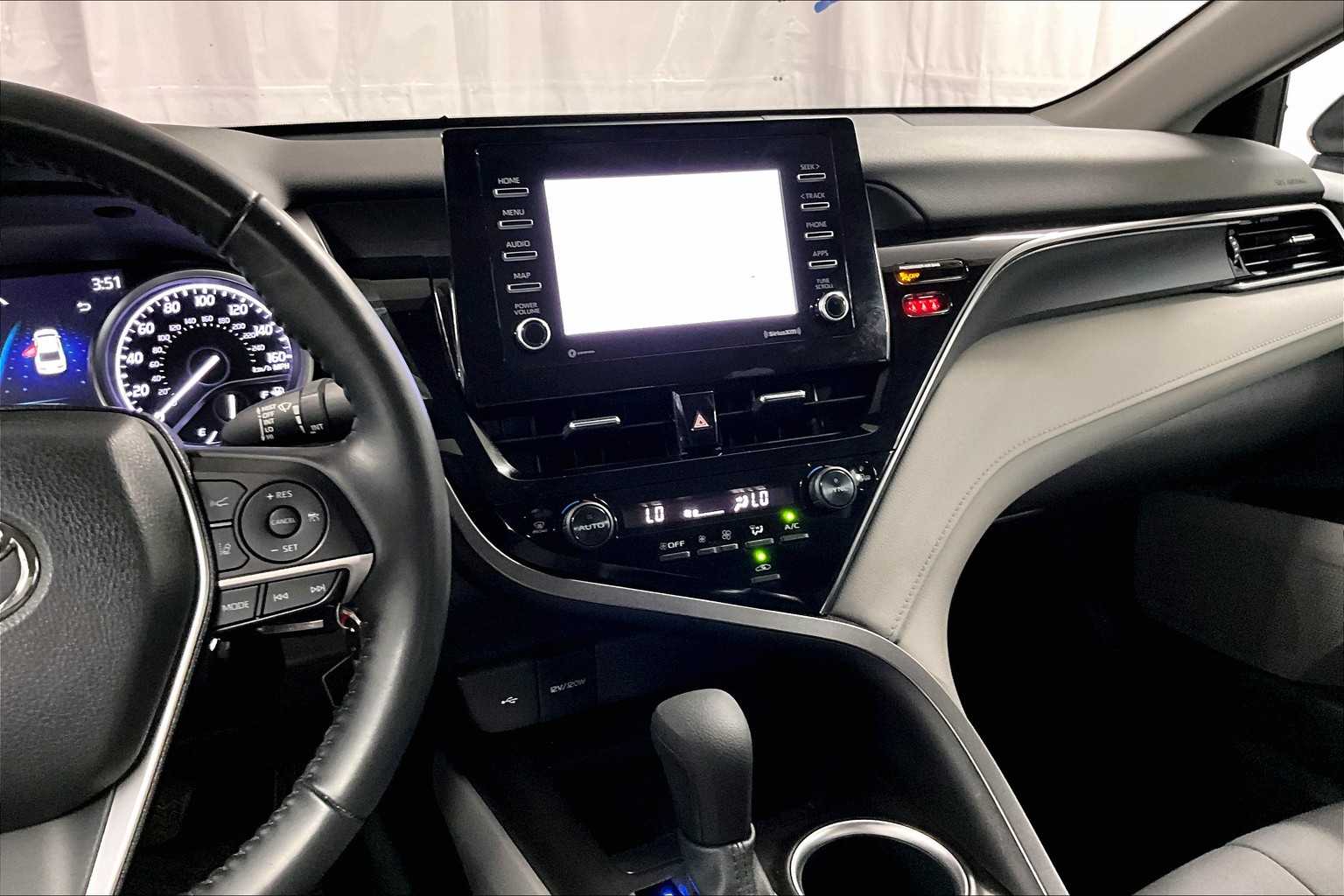 2022 Toyota Camry LE - Photo 18