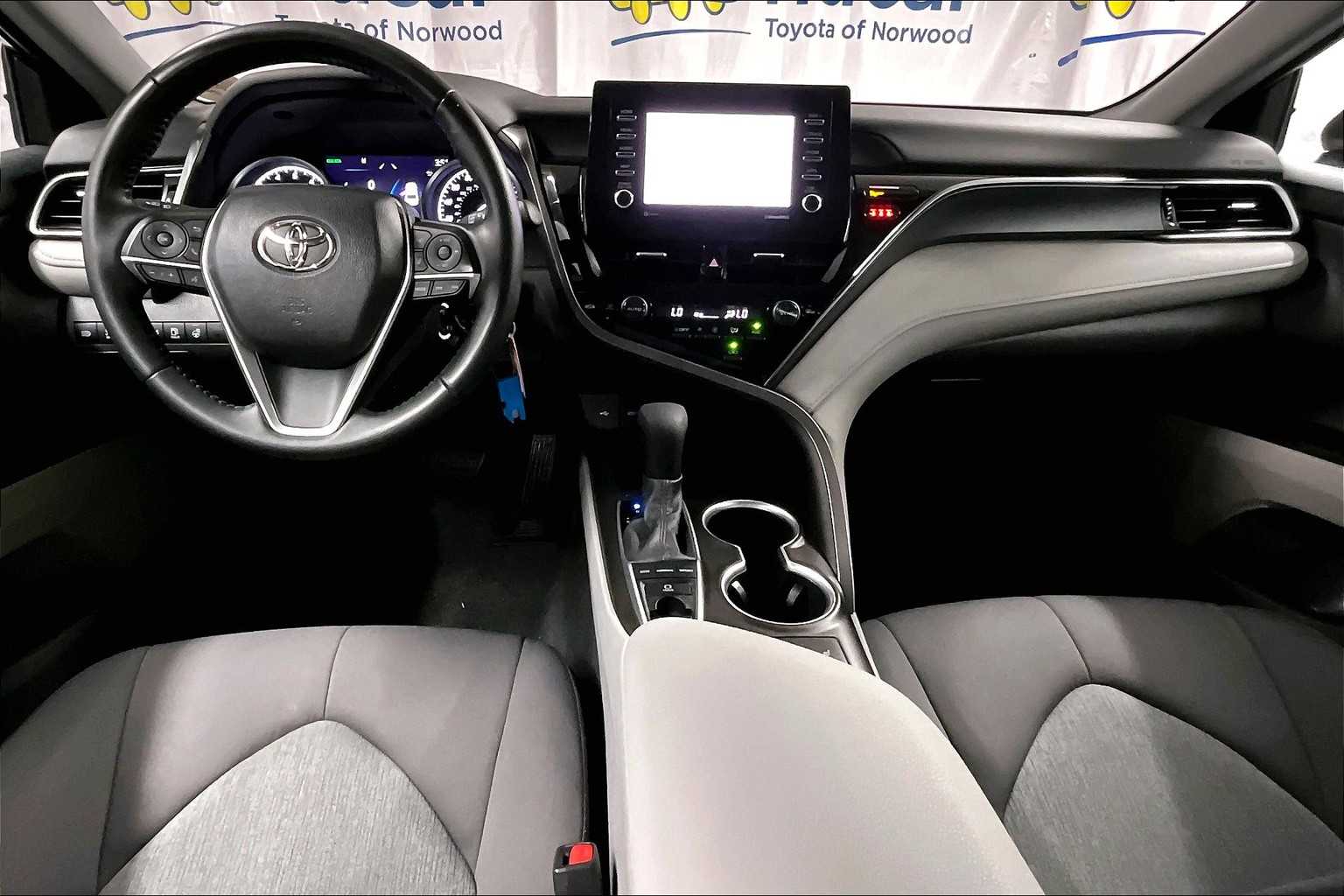 2022 Toyota Camry LE - Photo 21