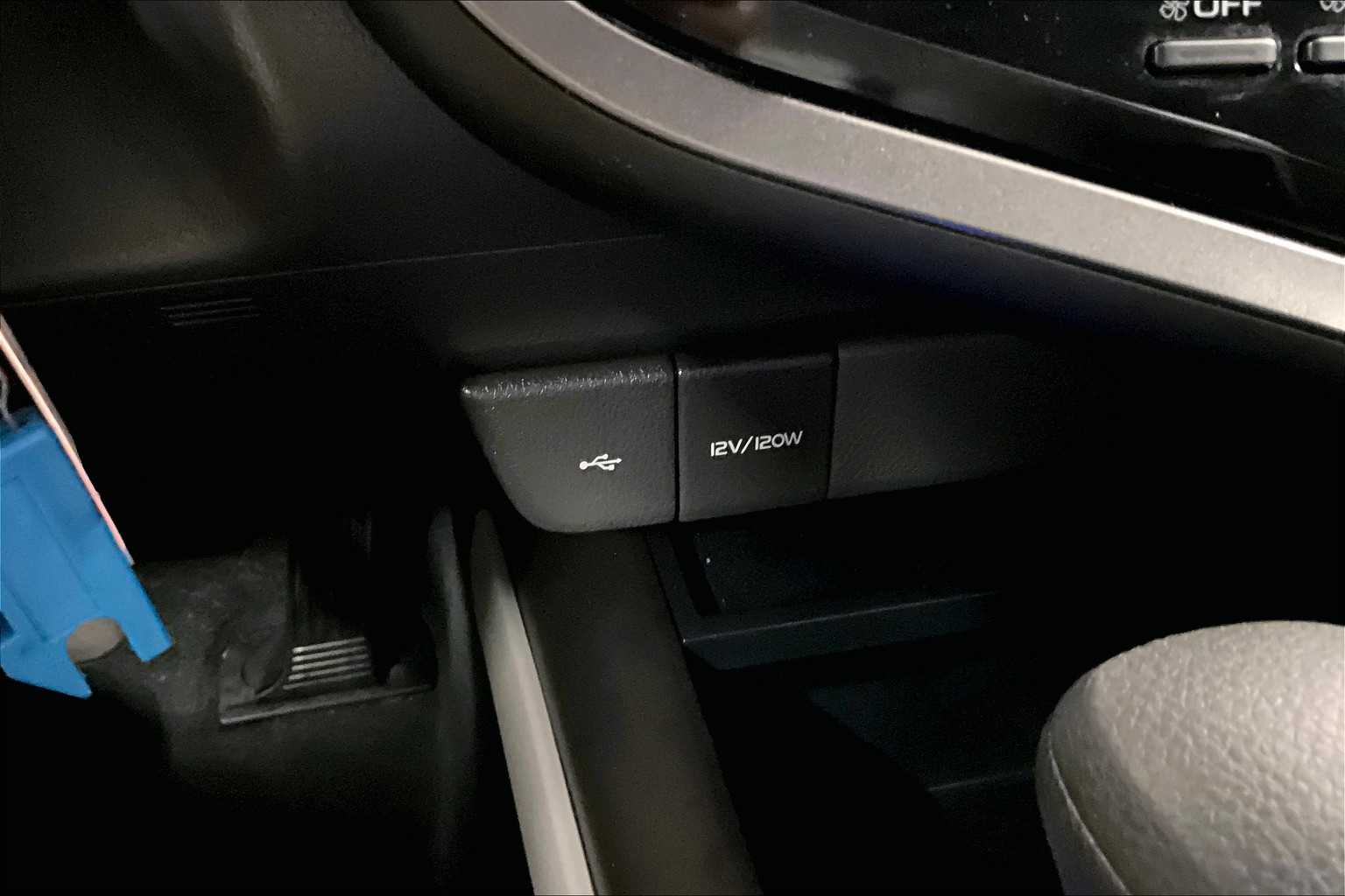 2022 Toyota Camry LE - Photo 26