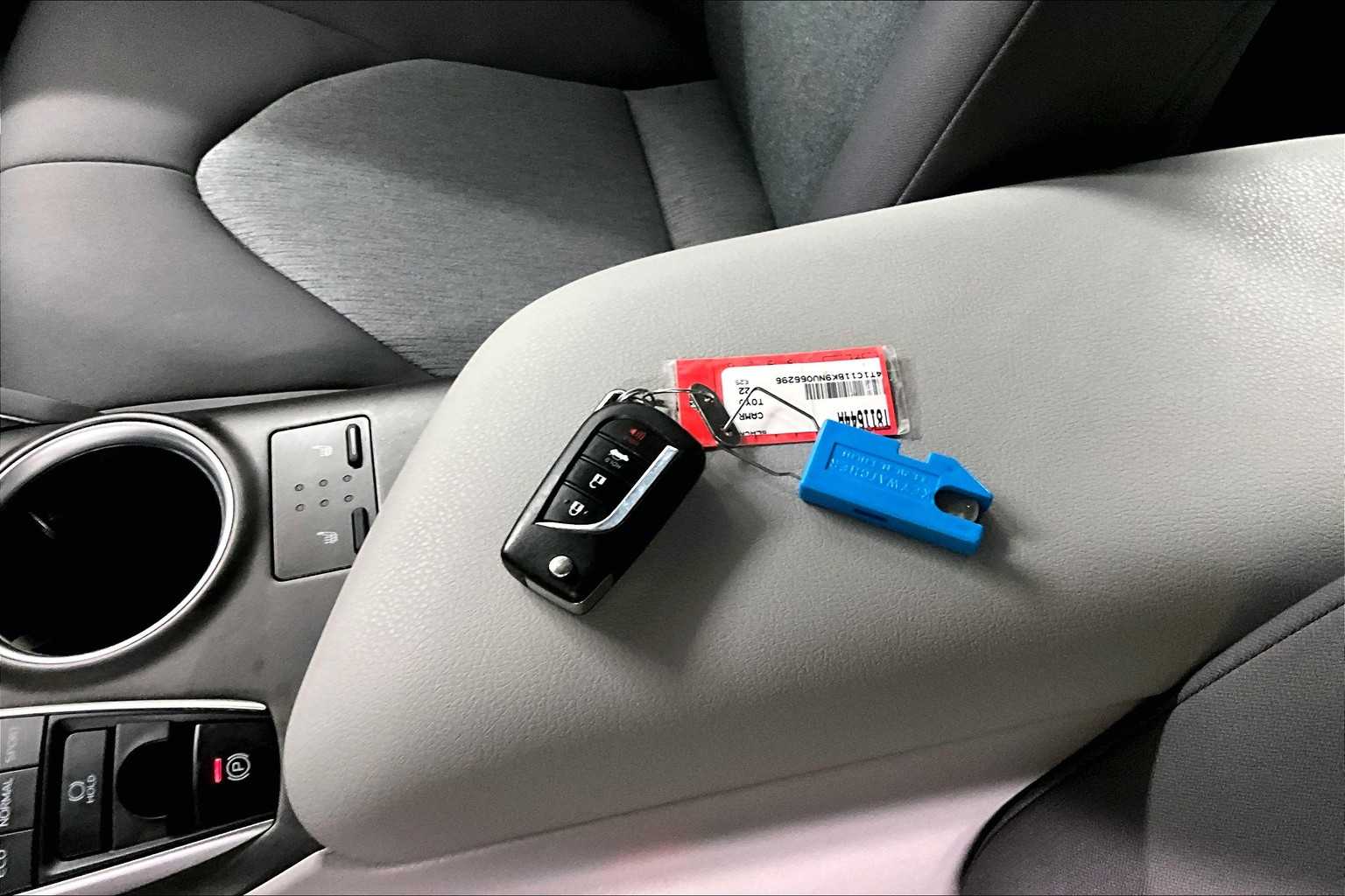 2022 Toyota Camry LE - Photo 29