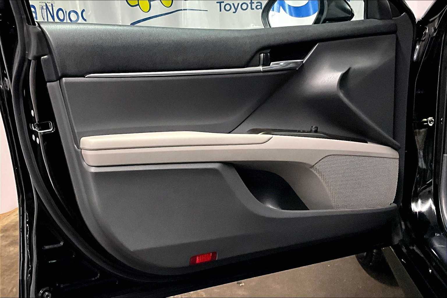 2022 Toyota Camry LE - Photo 9