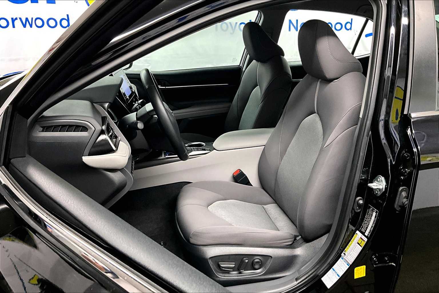 2022 Toyota Camry LE - Photo 10