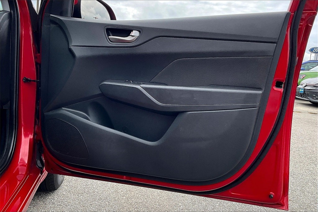 2021 Hyundai Accent SE - Photo 11