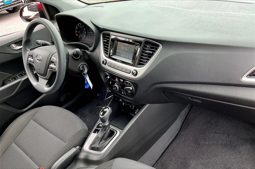 2021 Hyundai Accent SE - Photo 13