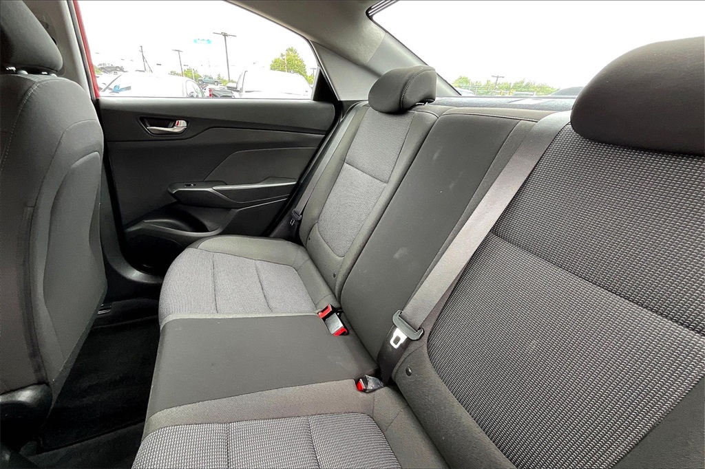 2021 Hyundai Accent SE - Photo 14