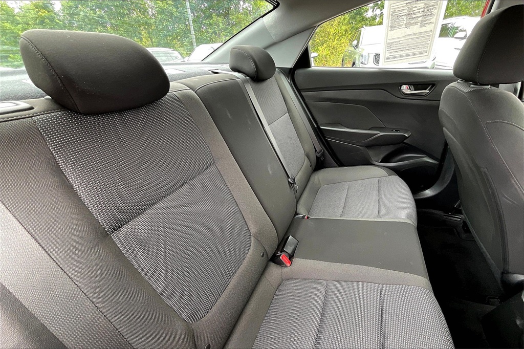 2021 Hyundai Accent SE - Photo 15