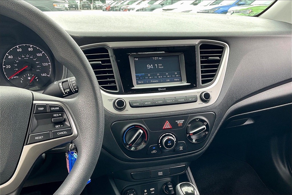 2021 Hyundai Accent SE - Photo 17