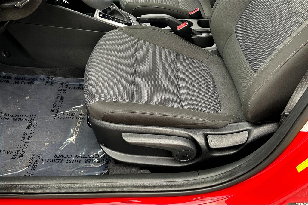 2021 Hyundai Accent SE - Photo 30