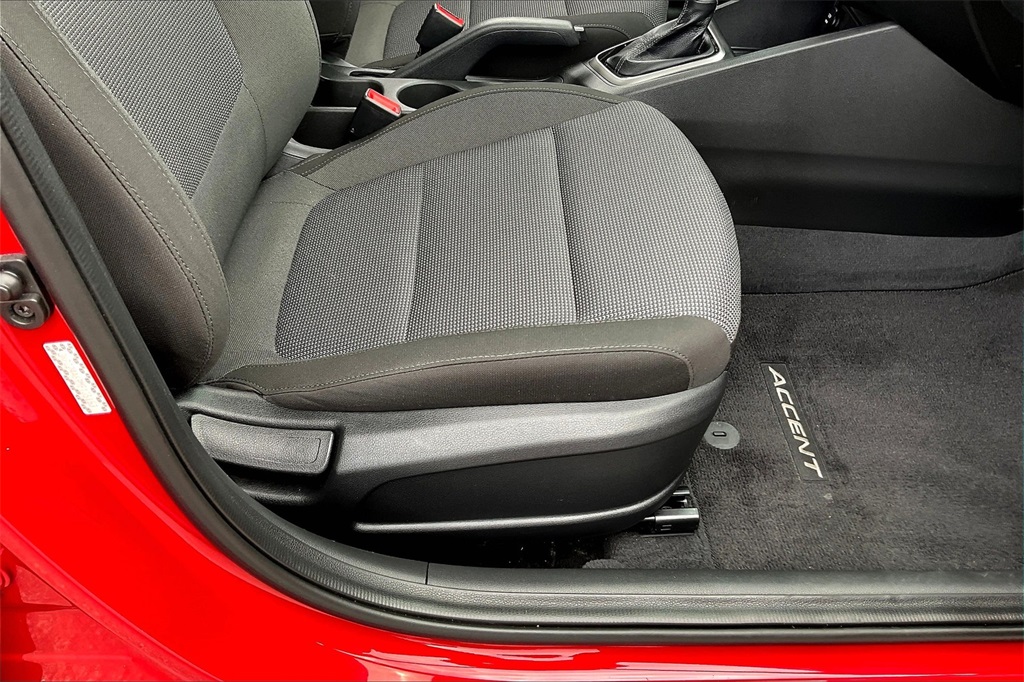2021 Hyundai Accent SE - Photo 32