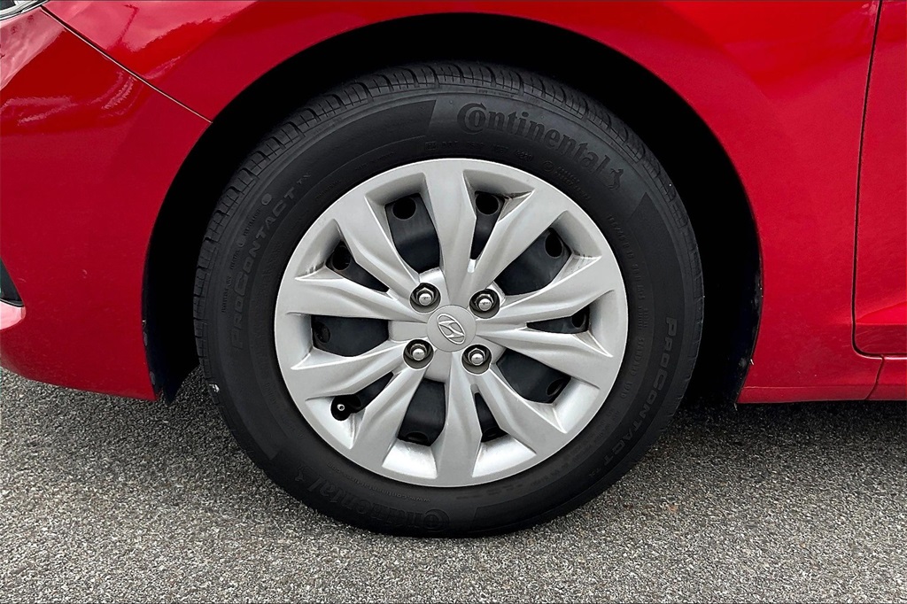 2021 Hyundai Accent SE - Photo 7