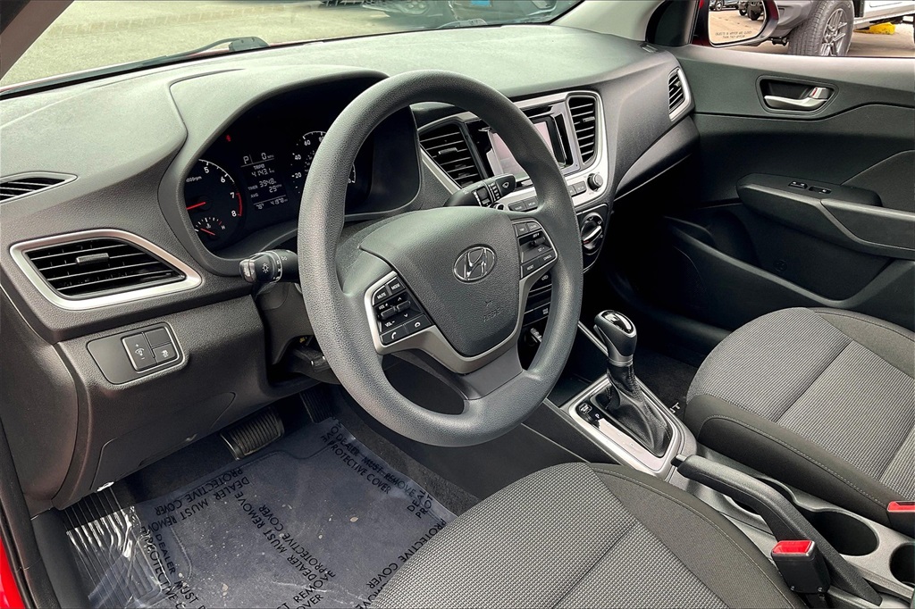 2021 Hyundai Accent SE - Photo 8