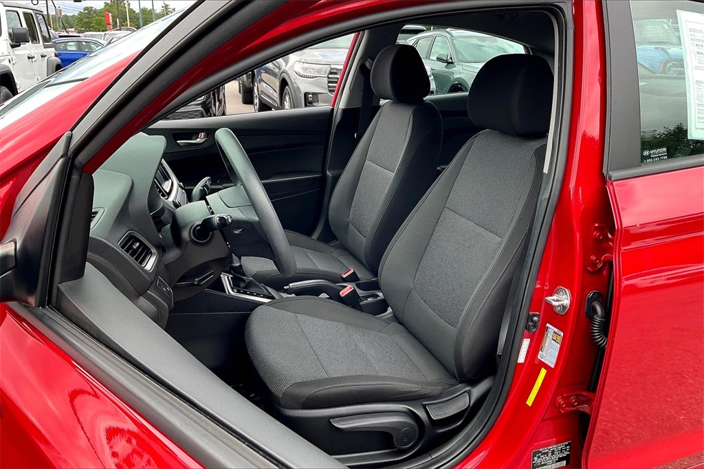 2021 Hyundai Accent SE - Photo 9