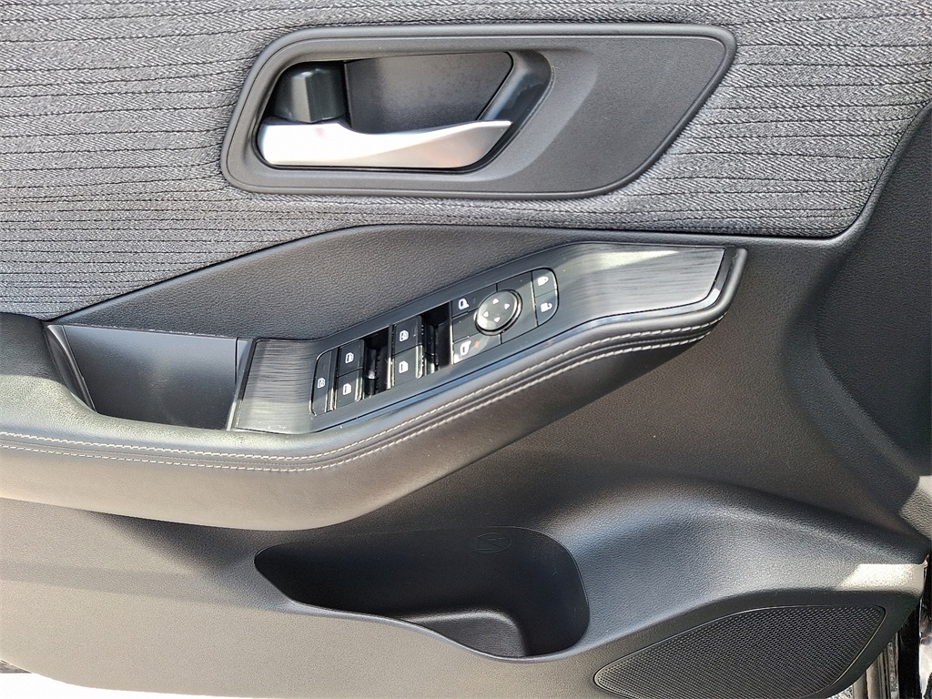 2023 Nissan Rogue SV - Photo 12