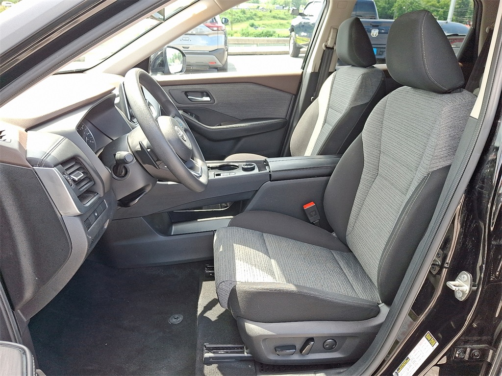 2023 Nissan Rogue SV - Photo 13