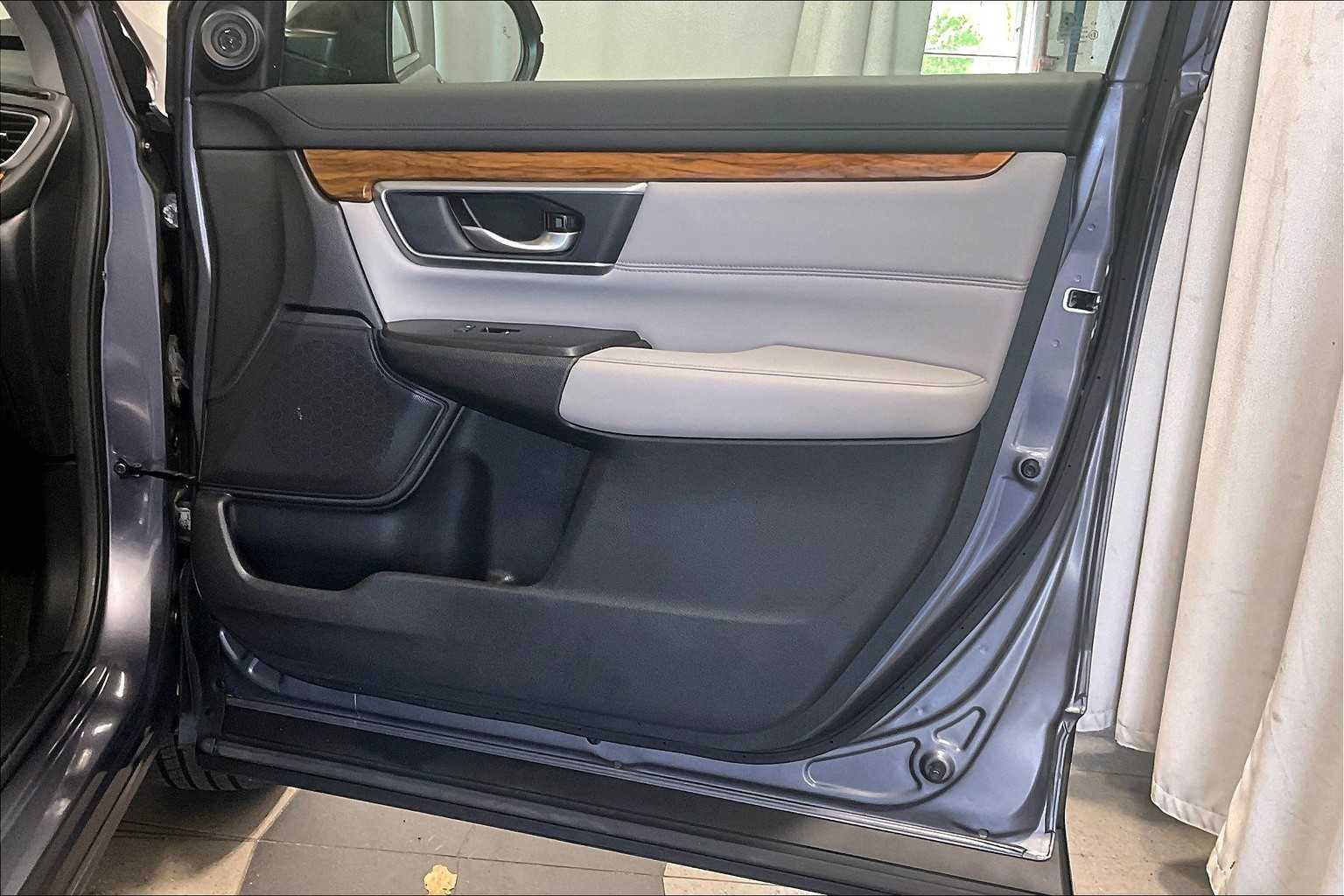 2017 Honda CR-V Touring - Photo 12