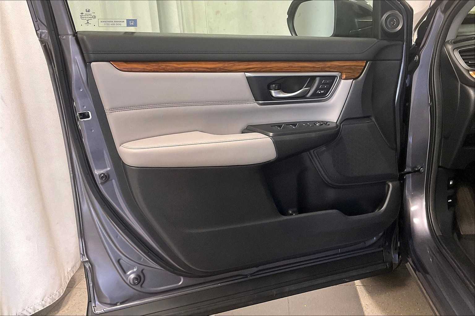 2017 Honda CR-V Touring - Photo 9
