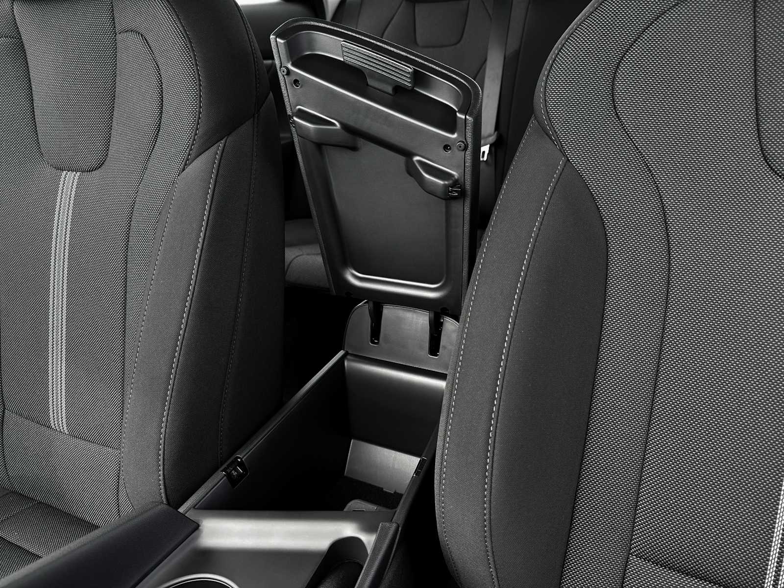 2025 Hyundai Elantra SE - Photo 18