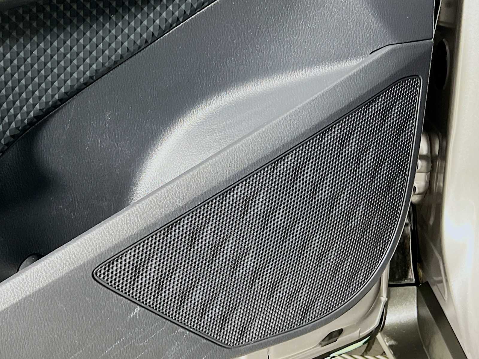 2020 Toyota C-HR LE - Photo 18
