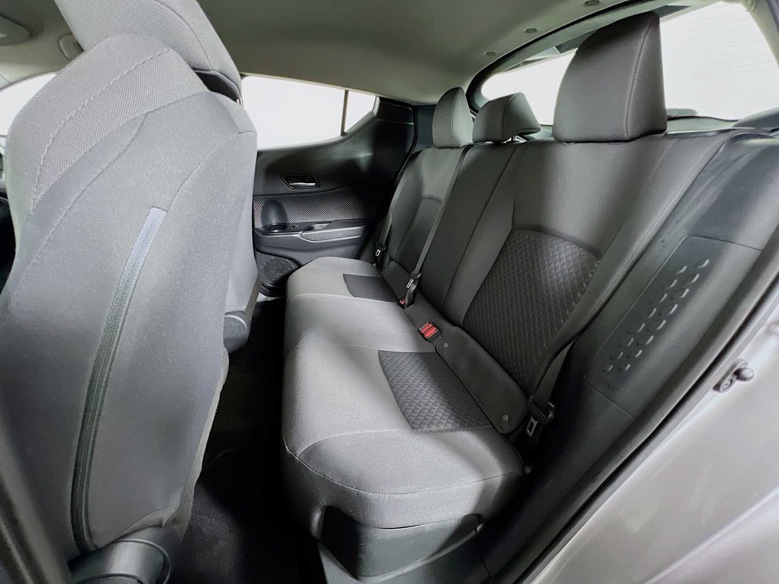 2020 Toyota C-HR LE - Photo 23