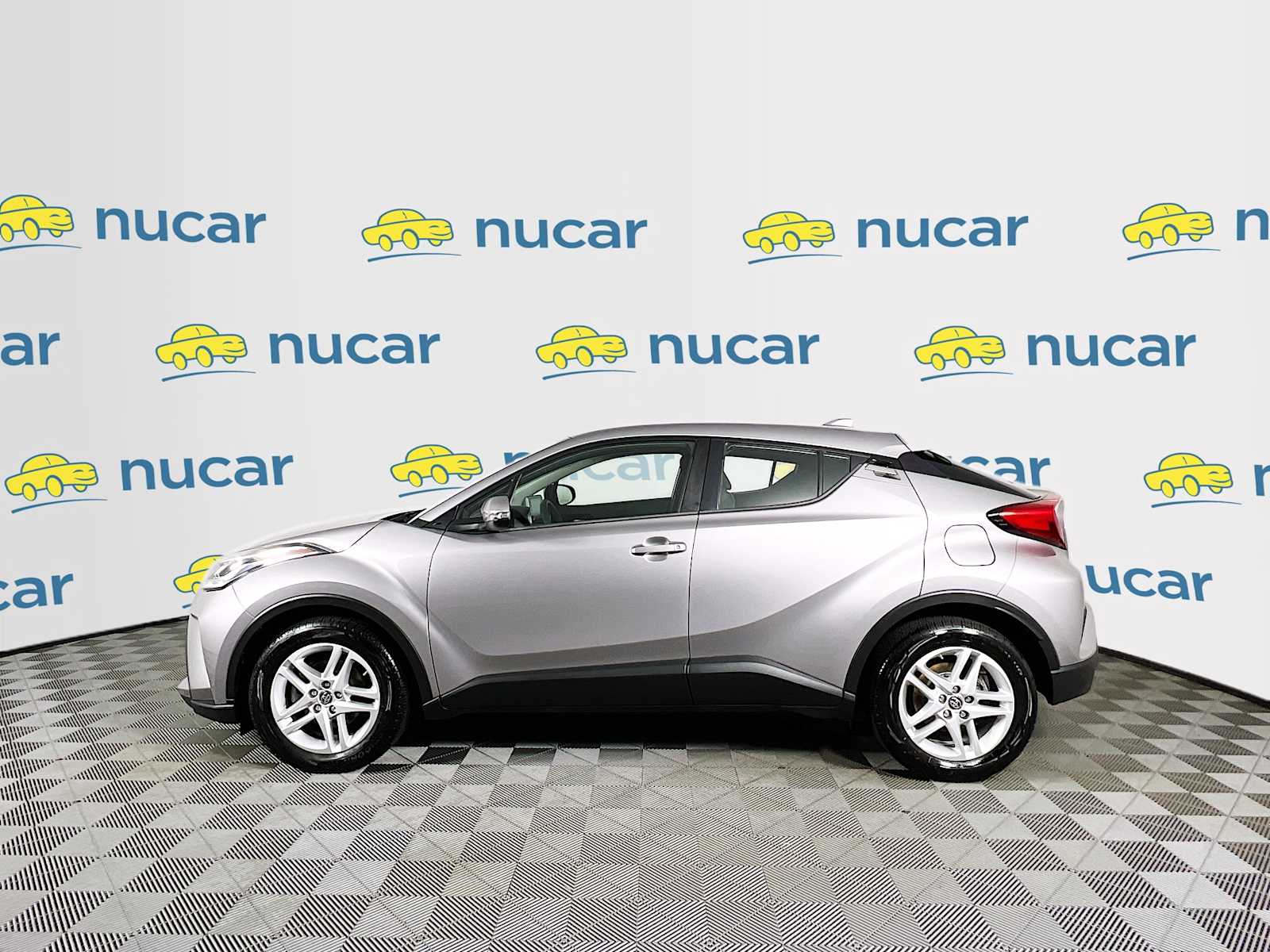 2020 Toyota C-HR LE - Photo 4