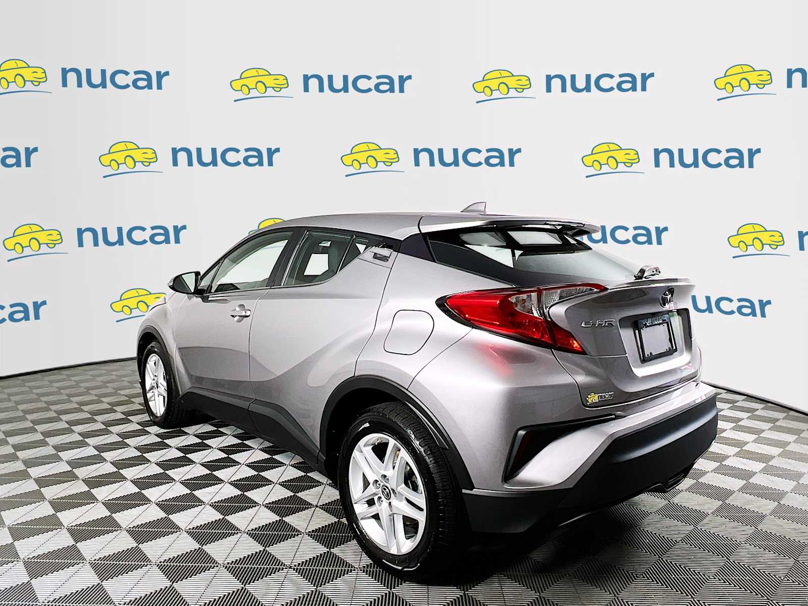 2020 Toyota C-HR LE - Photo 5