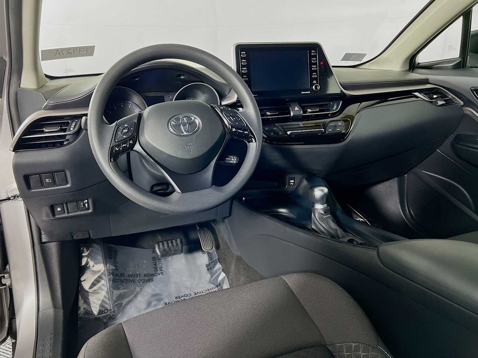 2020 Toyota C-HR LE - Photo 9