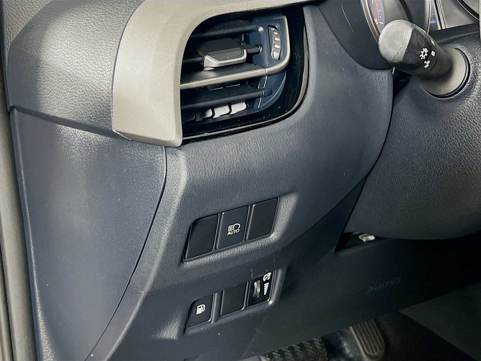 2020 Toyota C-HR LE - Photo 10