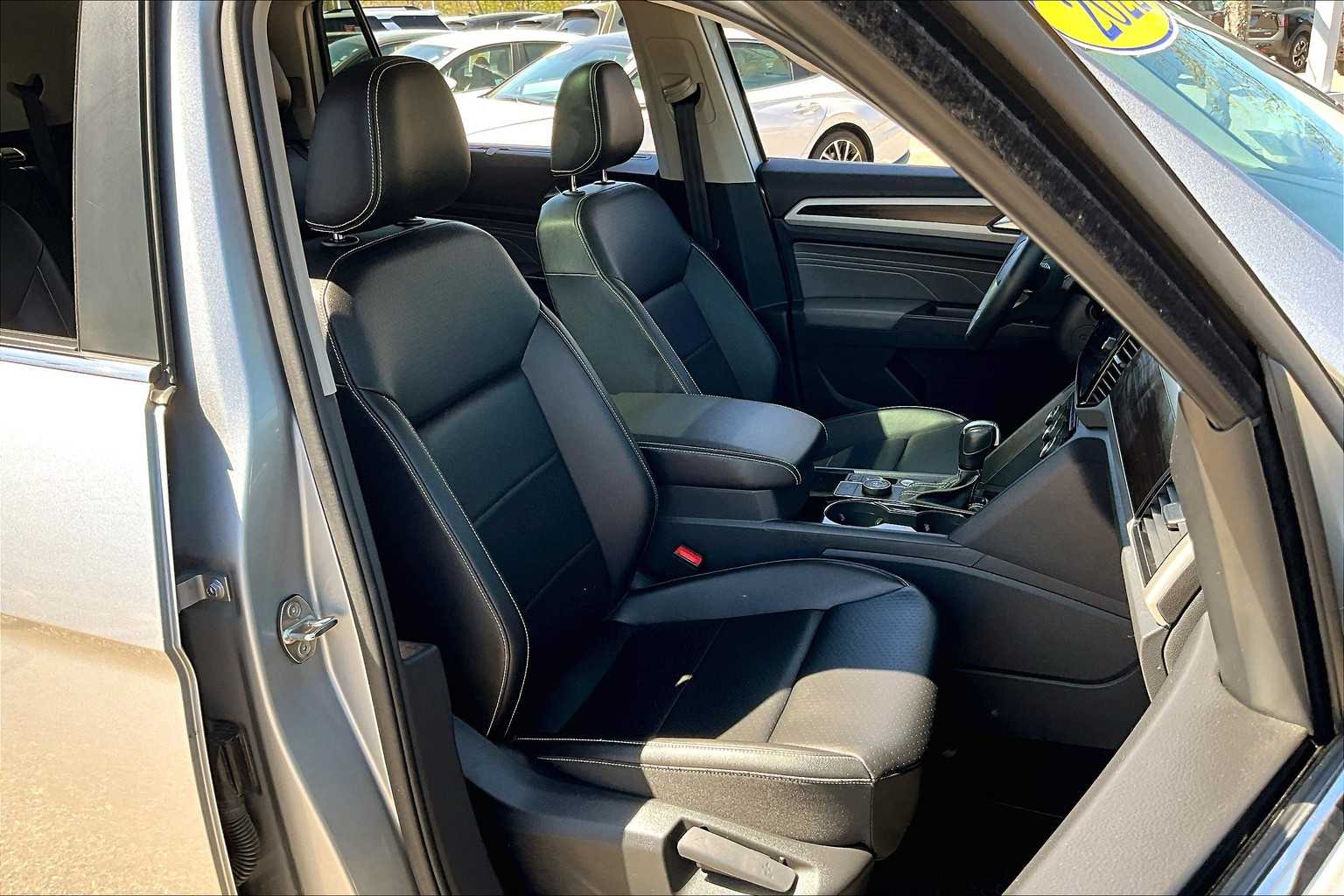 2022 Volkswagen Atlas 3.6L V6 SE w/Technology - Photo 11