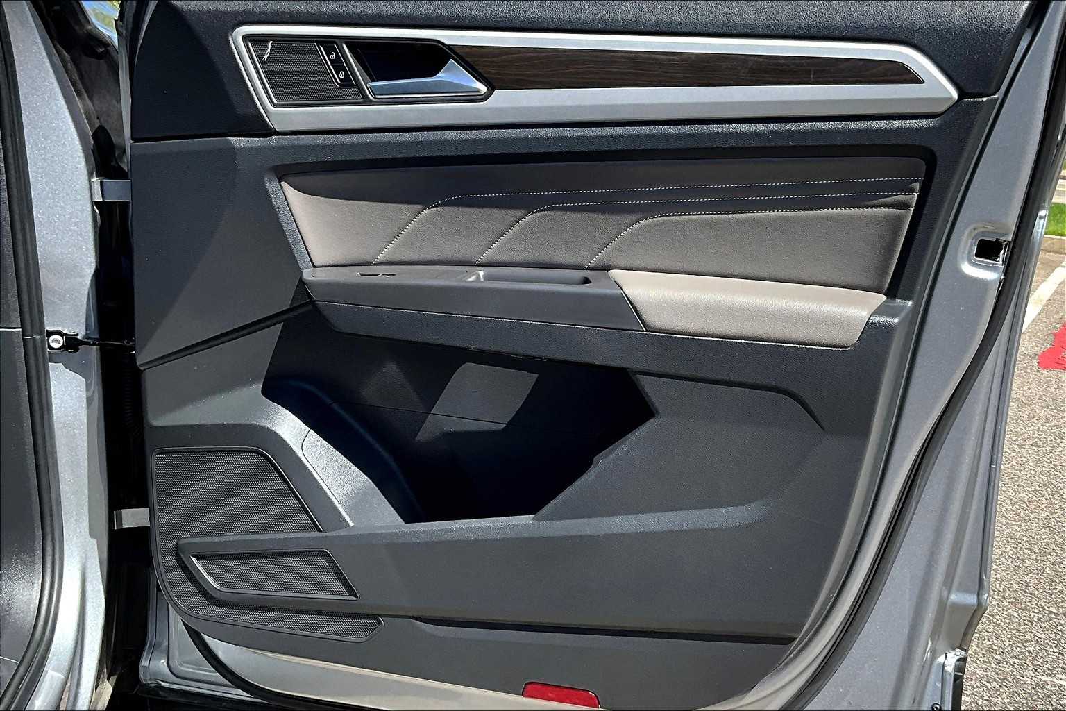 2022 Volkswagen Atlas 3.6L V6 SE w/Technology - Photo 12